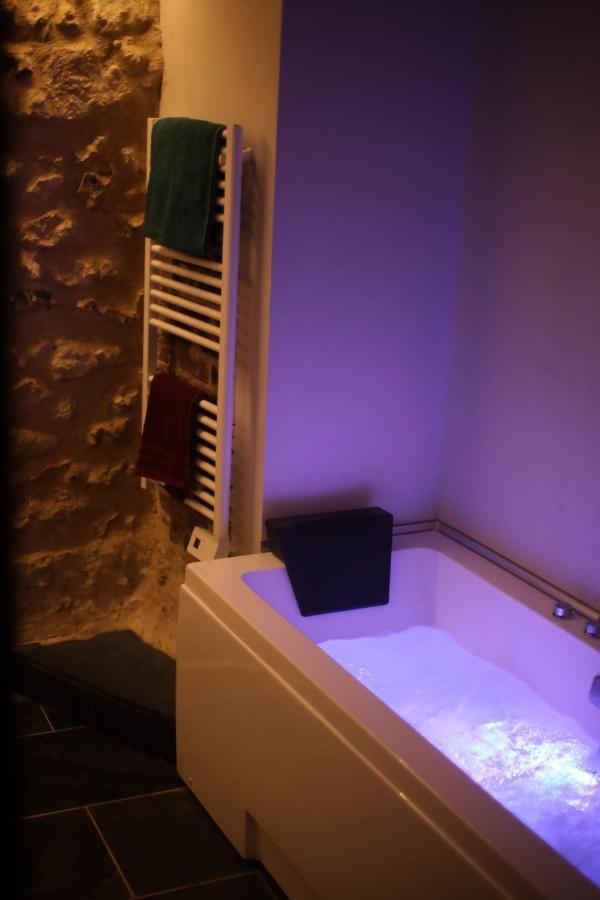 La Montrieuse, Chambre Individuelle Avec Sauna Et Baignoire Spa Naveil Exteriör bild