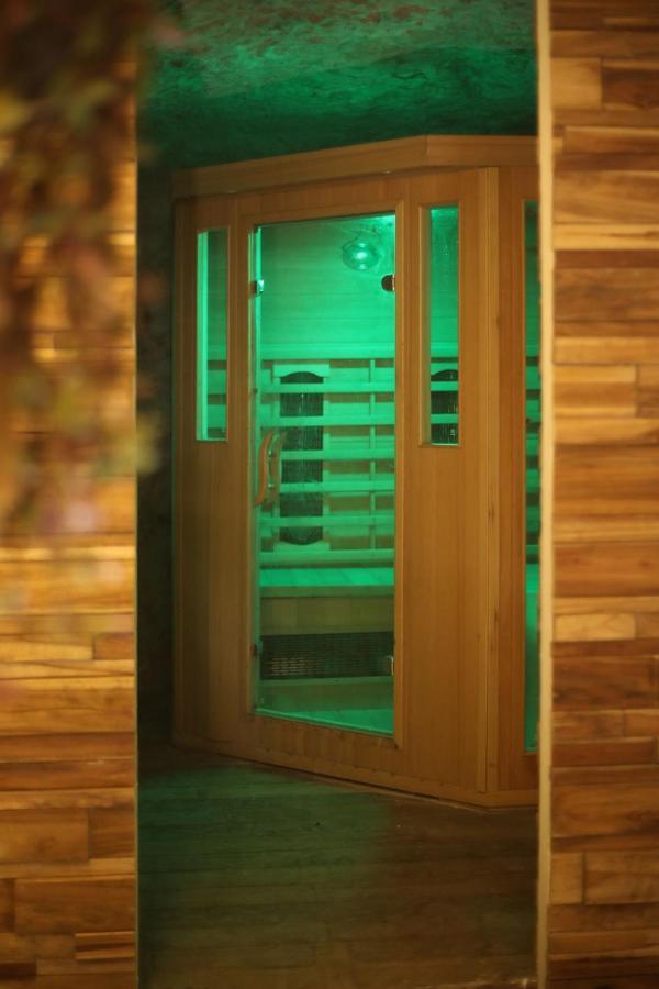 La Montrieuse, Chambre Individuelle Avec Sauna Et Baignoire Spa Naveil Exteriör bild
